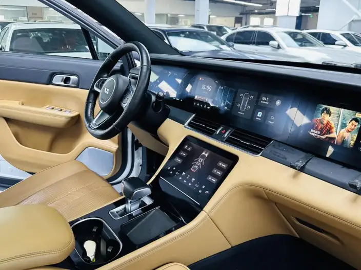 Li Auto ONE 2020 Model Extended Range 6 seat Edition – фото 10