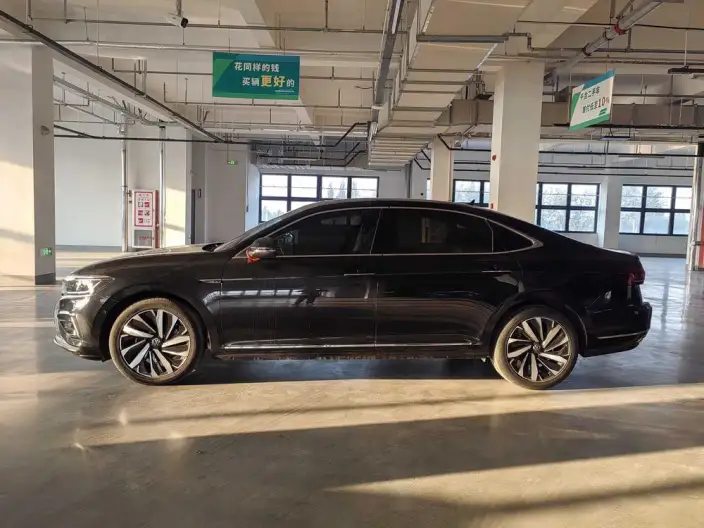 Volkswagen Passat 2022 Model 330TSI Deluxe Edition – фото 3