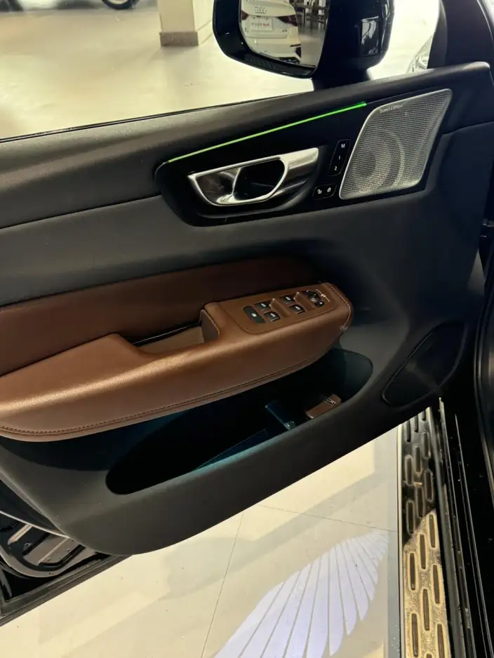 Volvo XC60 PHEV 2023 Model T8 4WD Long Battery Life Pro Smart Range Deluxe Edition – фото 10