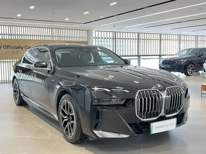BMW i7 2023 Model eDrive50L Leading Model M Sports Set – фото 3