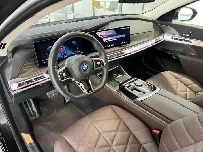 BMW i7 2023 Model eDrive50L Leading Model M Sports Set – фото 10