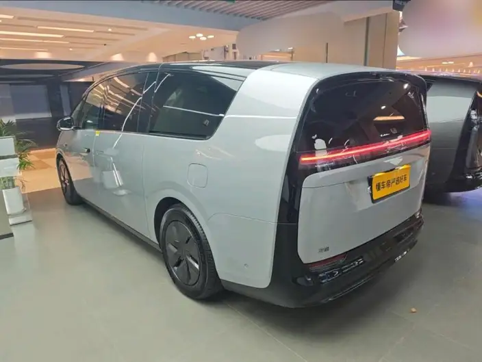 Li Auto MEGA 2024 Model Ultra Edition – фото 3