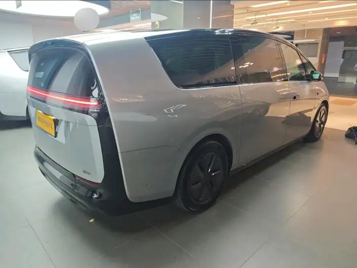 Li Auto MEGA 2024 Model Ultra Edition – фото 4