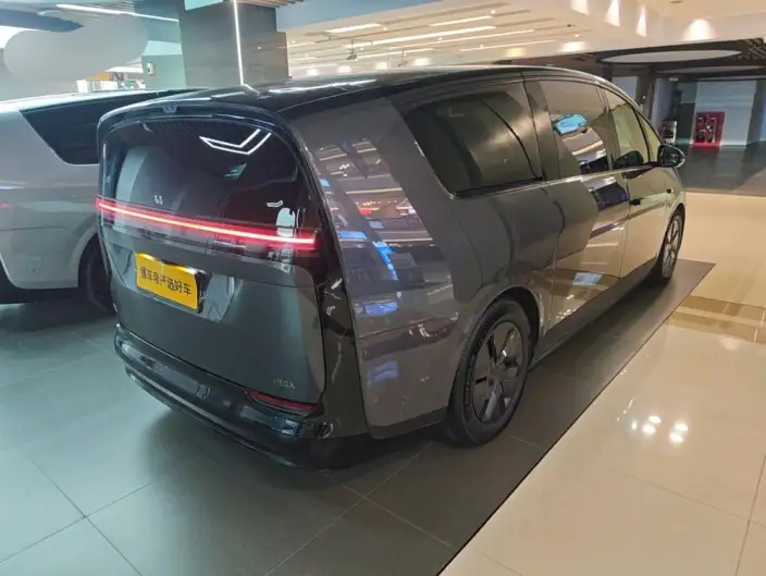 Li Auto MEGA 2024 Model Ultra Edition – фото 4