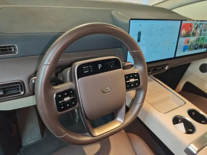 Li Auto MEGA 2024 Model Ultra Edition – фото 8