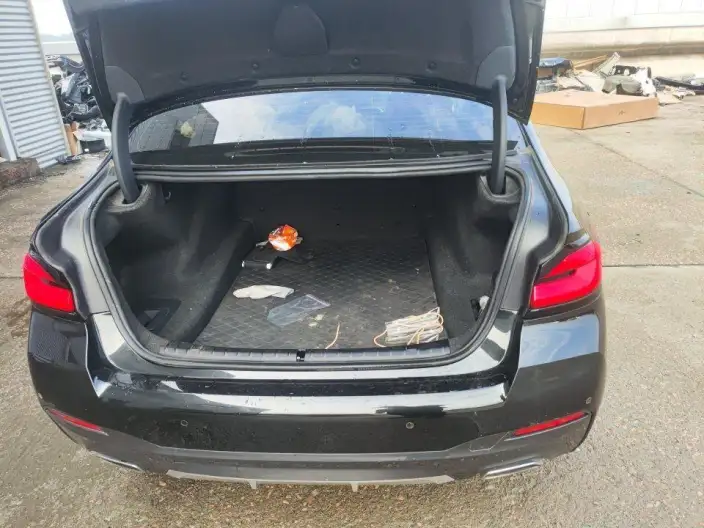 BMW 5 Series 2022 Model Facelift 530Li Leading Model M Sports Set – фото 9