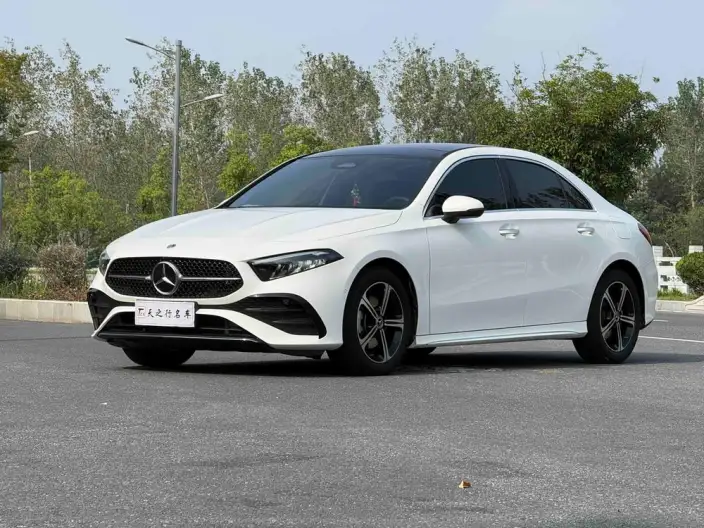 Mercedes-Benz A-class 2023 Model A 200 L Sports sedan Fashion Edition – фото 1