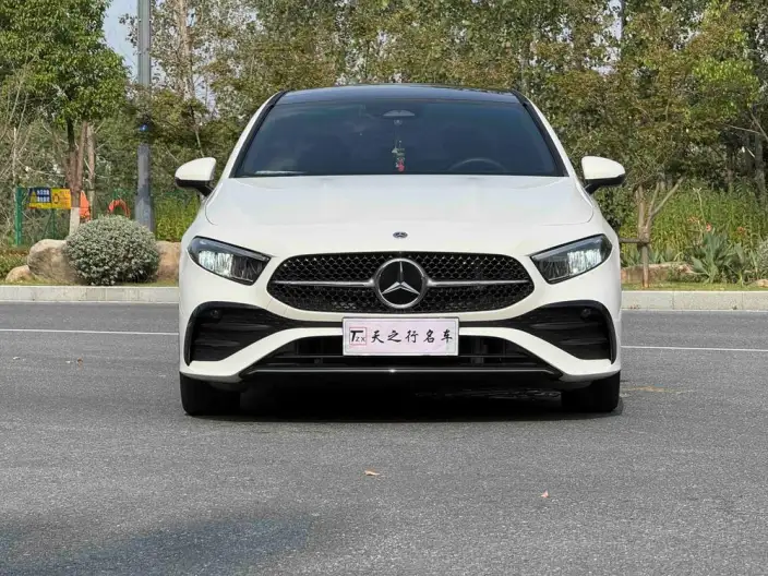 Mercedes-Benz A-class 2023 Model A 200 L Sports sedan Fashion Edition – фото 2