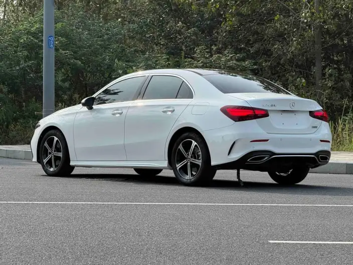 Mercedes-Benz A-class 2023 Model A 200 L Sports sedan Fashion Edition – фото 3