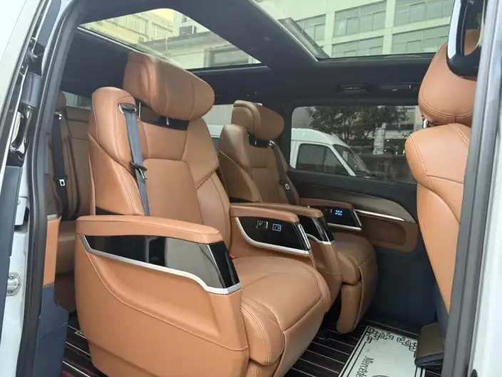 Mercedes-Benz V-Class 2021 Model V 260 Pilot Edition – фото 10