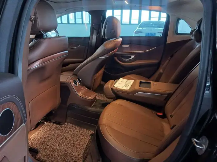 Mercedes-Benz E-Class 2023 Model E 260 L sedan – фото 9