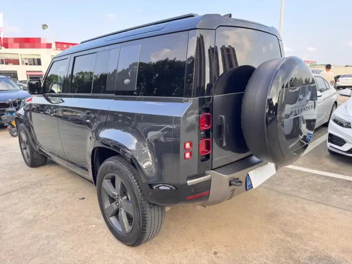 Land Rover Defender 2024 Model 110 3.0T P400 XS