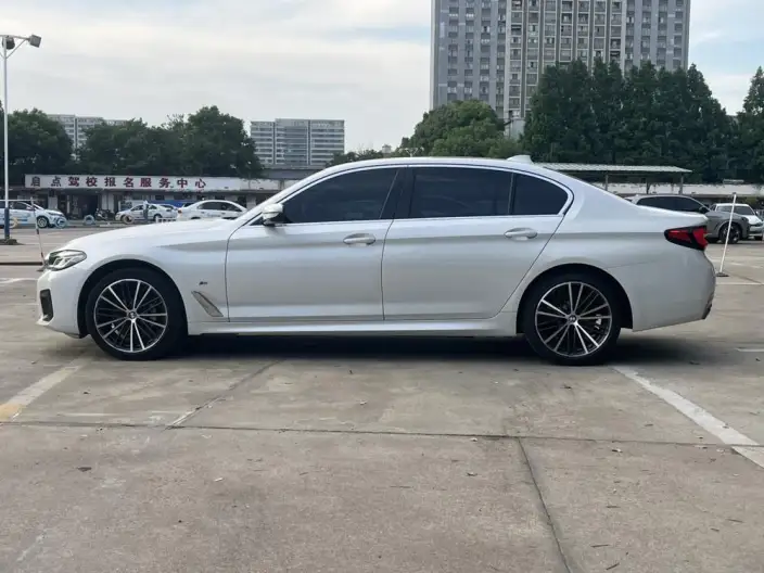 BMW 5 Series 2022 Model Facelift 530Li Leading Model M Sports Set – фото 4