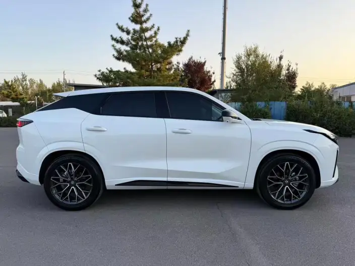 Changan UNI-Z 2025 Model 1.5T DCT Luxury Model – фото 8