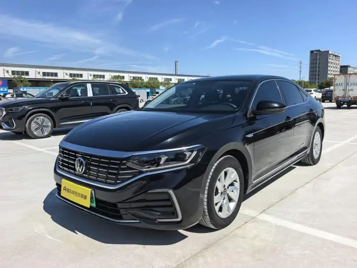 Volkswagen Passat PHEV 2022 Model 430PHEV Hybrid Deluxe Edition