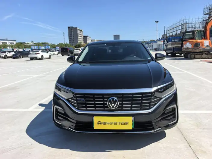 Volkswagen Passat PHEV 2022 Model 430PHEV Hybrid Deluxe Edition