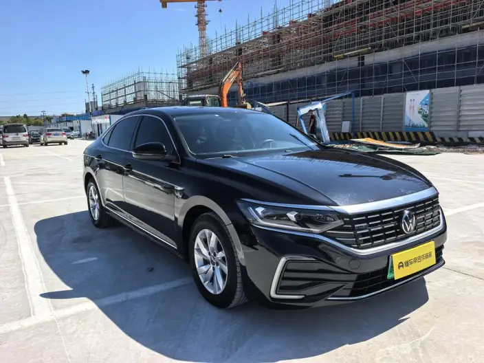 Volkswagen Passat PHEV 2022 Model 430PHEV Hybrid Deluxe Edition