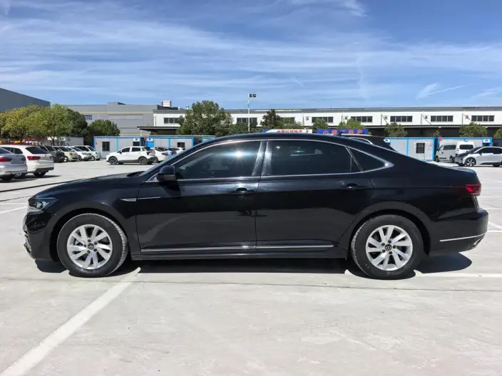 Volkswagen Passat PHEV 2022 Model 430PHEV Hybrid Deluxe Edition