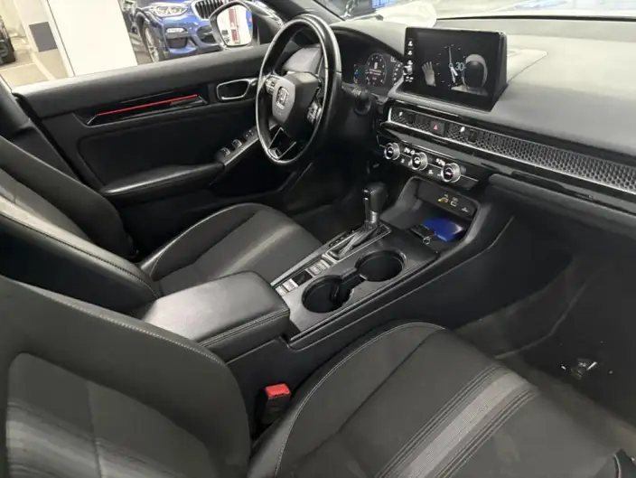Honda Civic 2023 Model HATCHBACK 240TURBO CVT Extremely sharp version – фото 8