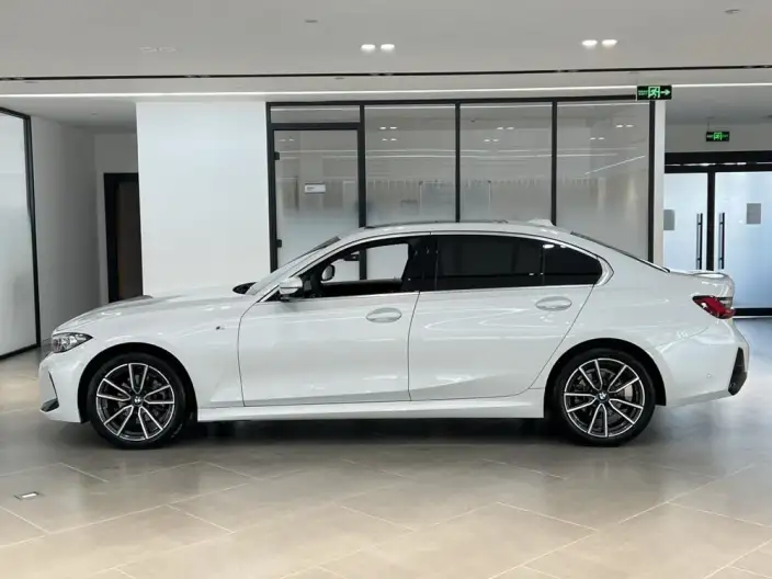 BMW 3 Series 2026 Model 325Li M Sports Set – фото 4