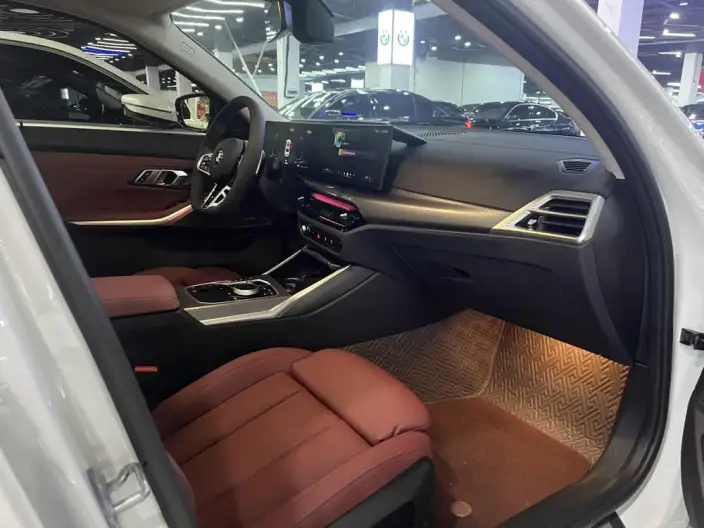 BMW 3 Series 2026 Model 330Li M Sports Night Set – фото 8