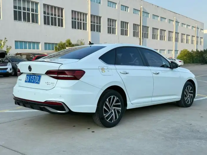 Volkswagen Lavida 2023 Model 300TSI DSG Manyi Edition – фото 6