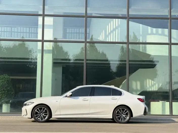 BMW 3 Series 2025 Model 325Li M Sports Set – фото 3