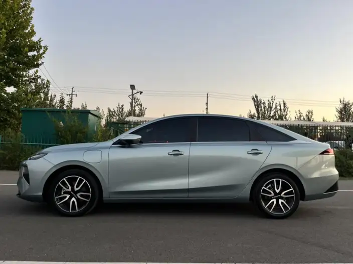 Roewe D6 2025 Model 520km Smart Edition