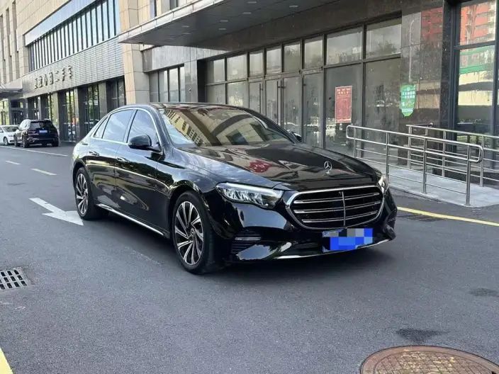 Mercedes-Benz E-Class 2024 Model E 300 L Luxury Model sedan – фото 3