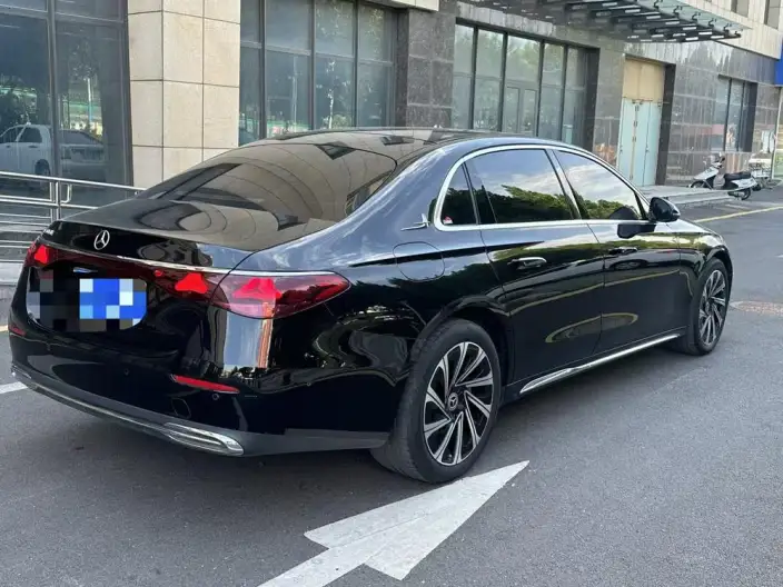 Mercedes-Benz E-Class 2024 Model E 300 L Luxury Model sedan – фото 6