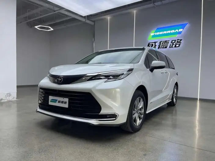 Toyota Sienna 2024 Model Hybrid 2.5L Zhen Xiang Premium Edition – фото 1