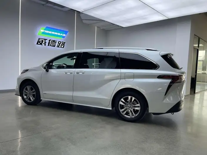 Toyota Sienna 2024 Model Hybrid 2.5L Zhen Xiang Premium Edition – фото 4