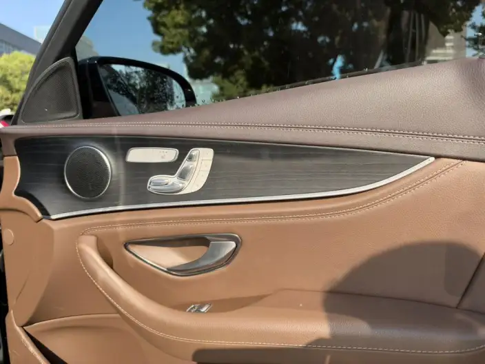 Mercedes-Benz E-Class PHEV 2023 Model E 350 e L sedan – фото 9
