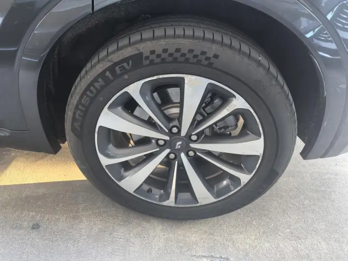 Li Auto ONE 2021 Model Extended Range 6 seat Edition – фото 7