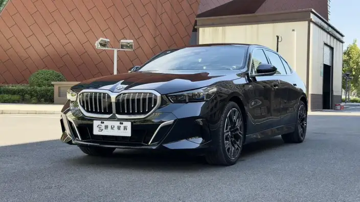 BMW 5 Series 2025 Model 530Li Exclusive Model M Sports Set – фото 1