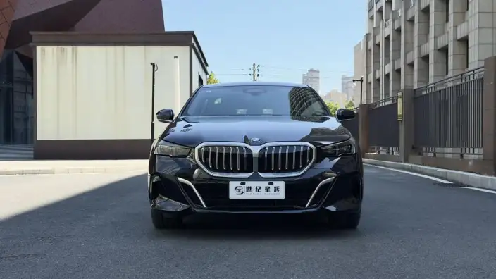 BMW 5 Series 2025 Model 530Li Exclusive Model M Sports Set – фото 2