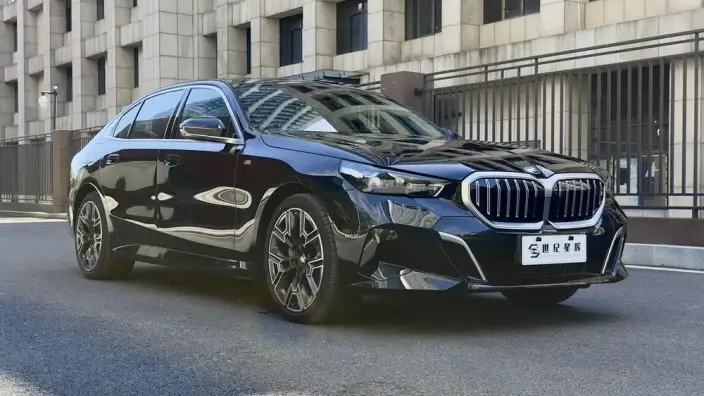 BMW 5 Series 2025 Model 530Li Exclusive Model M Sports Set – фото 3