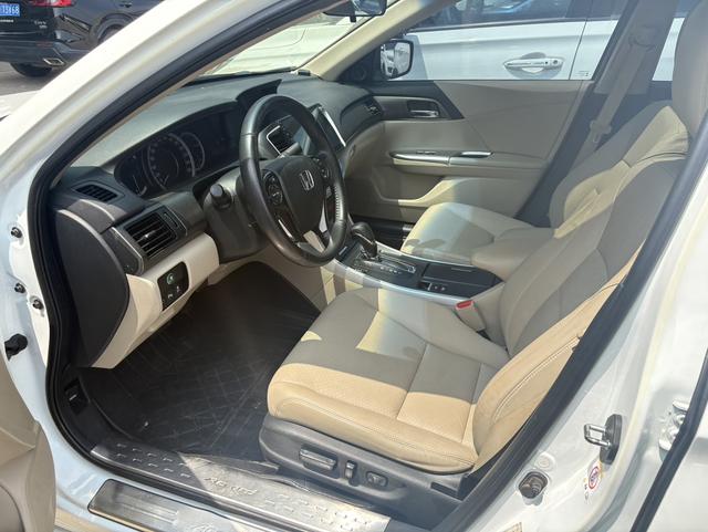 Honda Accord 2014 2.0L EX Luxury – фото 4
