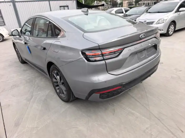 Ford Mondeo 2025 Model EcoBoost 180 Luxury Model – фото 4
