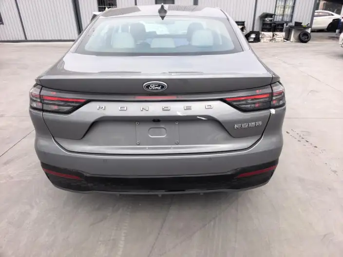 Ford Mondeo 2025 Model EcoBoost 180 Luxury Model – фото 5