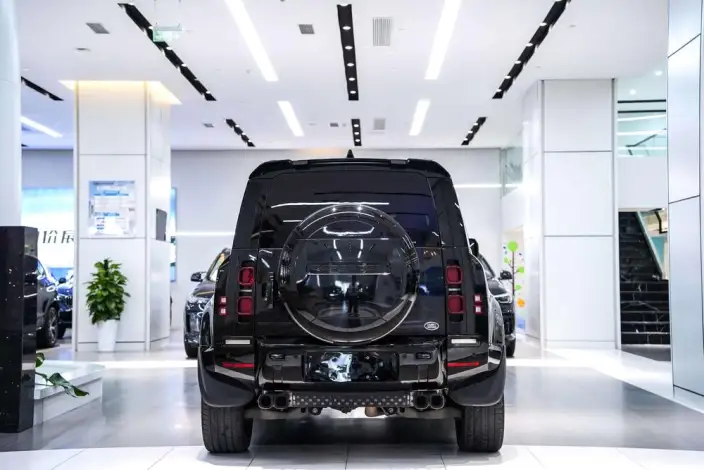 Land Rover Defender 2024 Model 110 3.0T P400 X-Dynamic HSE – фото 5