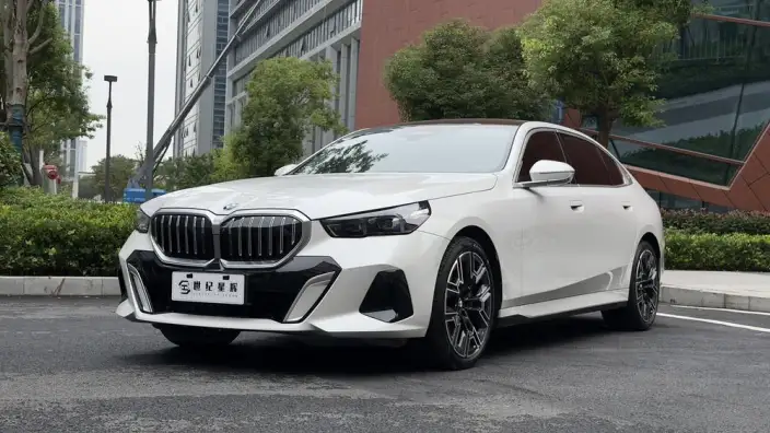 BMW 5 Series 2025 Model 530Li Exclusive Model M Sports Set – фото 1