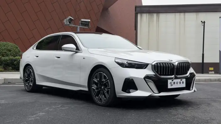 BMW 5 Series 2025 Model 530Li Exclusive Model M Sports Set – фото 3