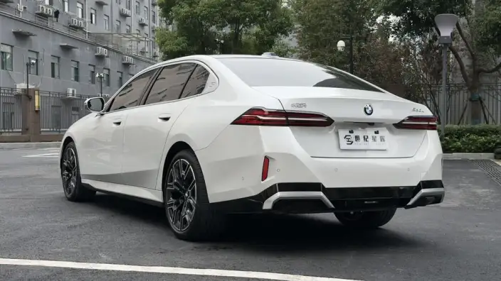 BMW 5 Series 2025 Model 530Li Exclusive Model M Sports Set – фото 5