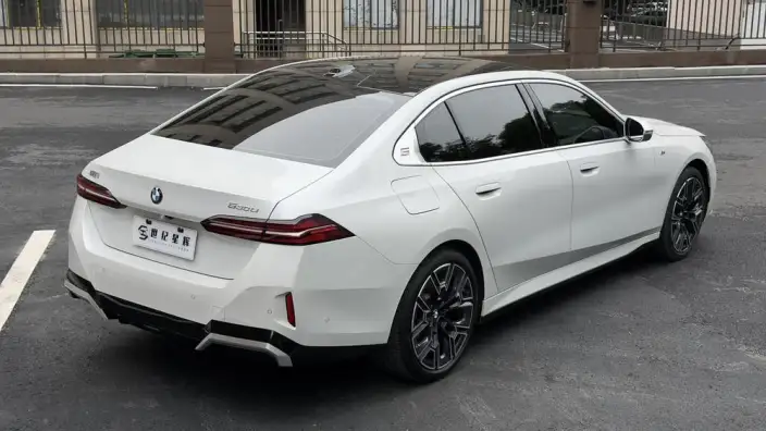 BMW 5 Series 2025 Model 530Li Exclusive Model M Sports Set – фото 7