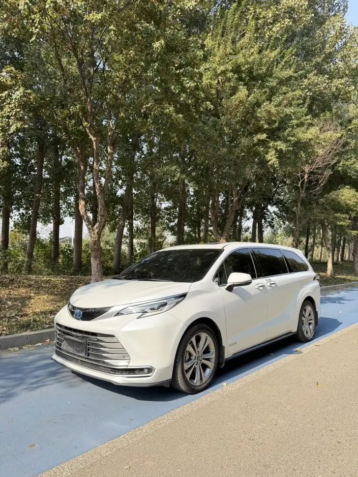 Toyota Sienna 2023 Model Hybrid 2.5L Comfort Edition