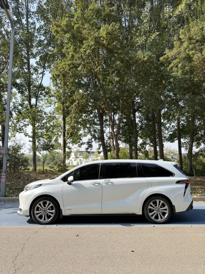 Toyota Sienna 2023 Model Hybrid 2.5L Comfort Edition