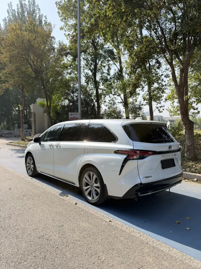 Toyota Sienna 2023 Model Hybrid 2.5L Comfort Edition – фото 5