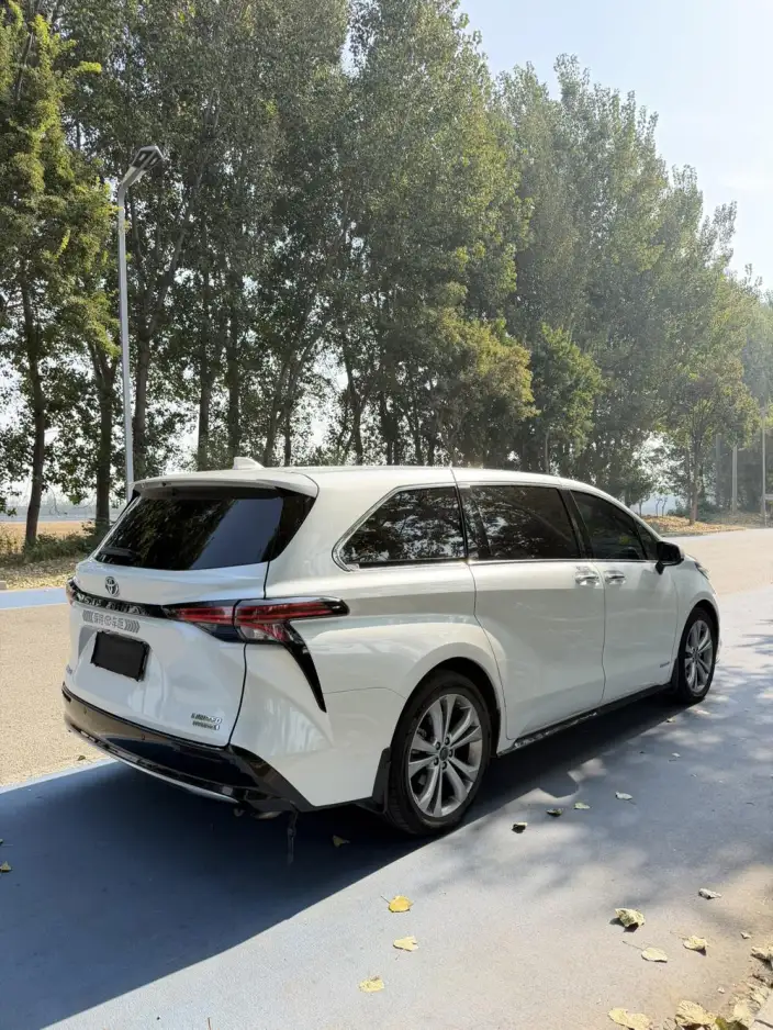 Toyota Sienna 2023 Model Hybrid 2.5L Comfort Edition – фото 7
