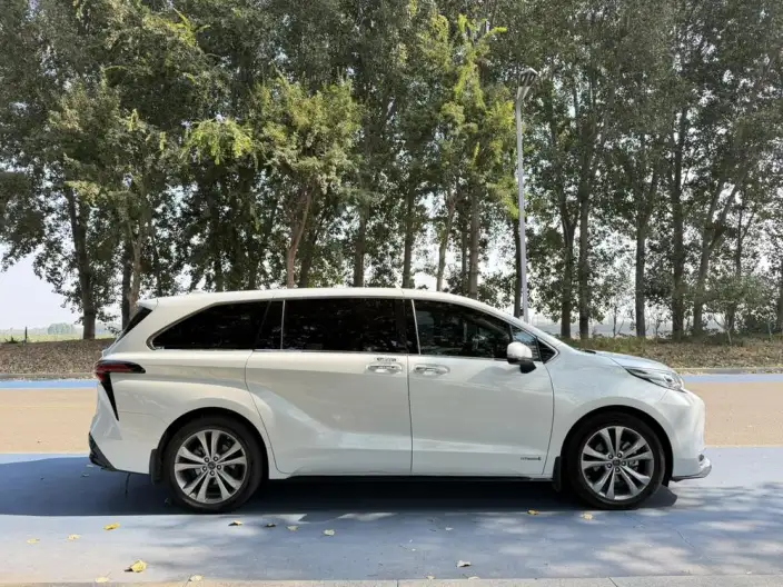 Toyota Sienna 2023 Model Hybrid 2.5L Comfort Edition – фото 8